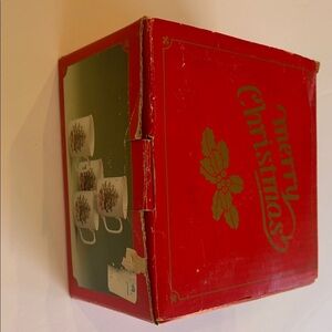 Vintage Christmas Mug Set with Christmas tree Design